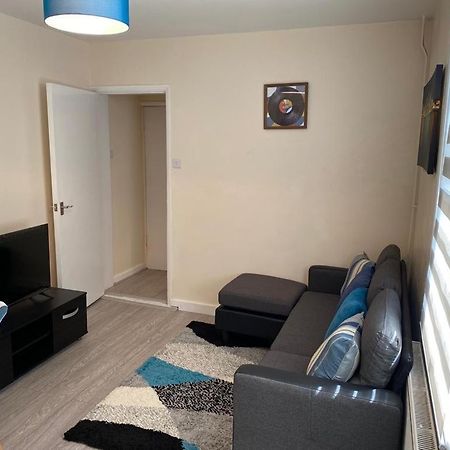 Excellent And Amazing Apartment With Private Parking Gillingham  Exterior photo