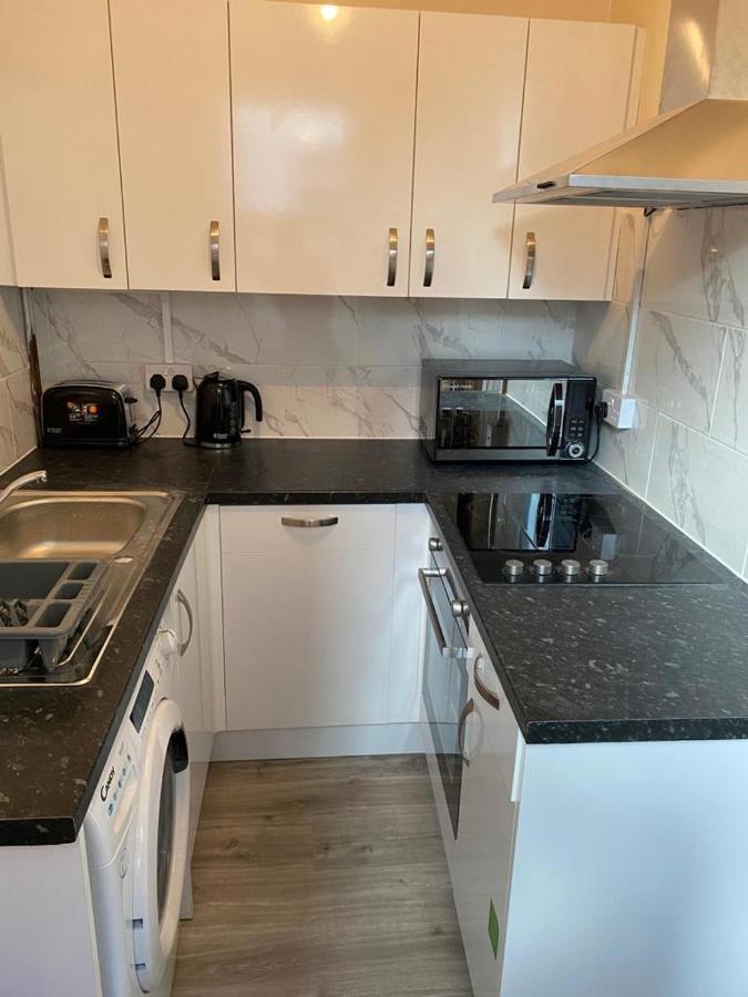 Excellent And Amazing Apartment With Private Parking Gillingham  Exterior photo